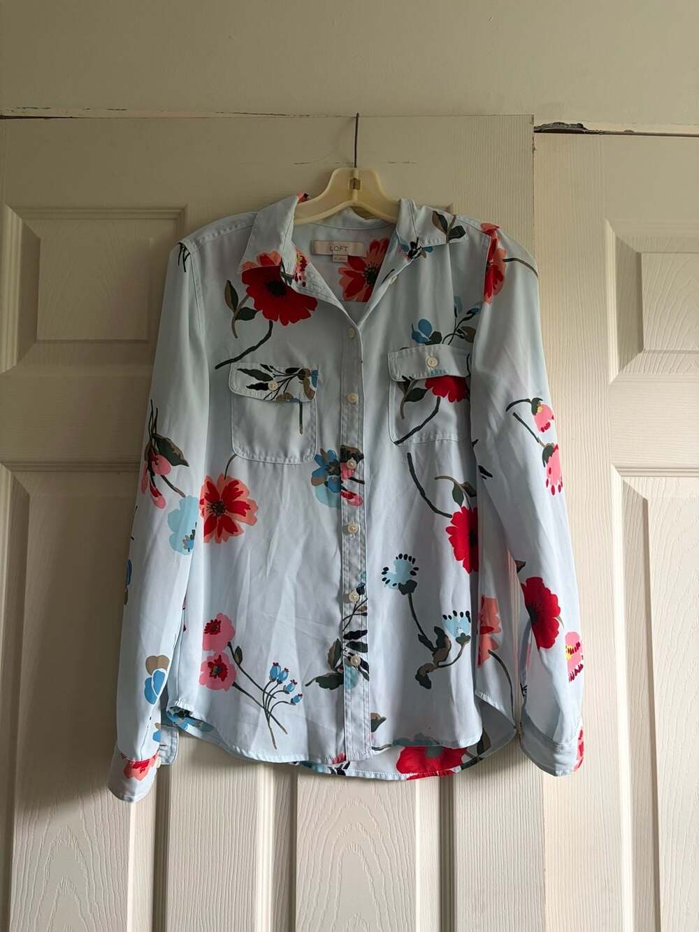 LOFT Floral Button Down Blouse Size XS Light Blue Long Sleeve Shirt